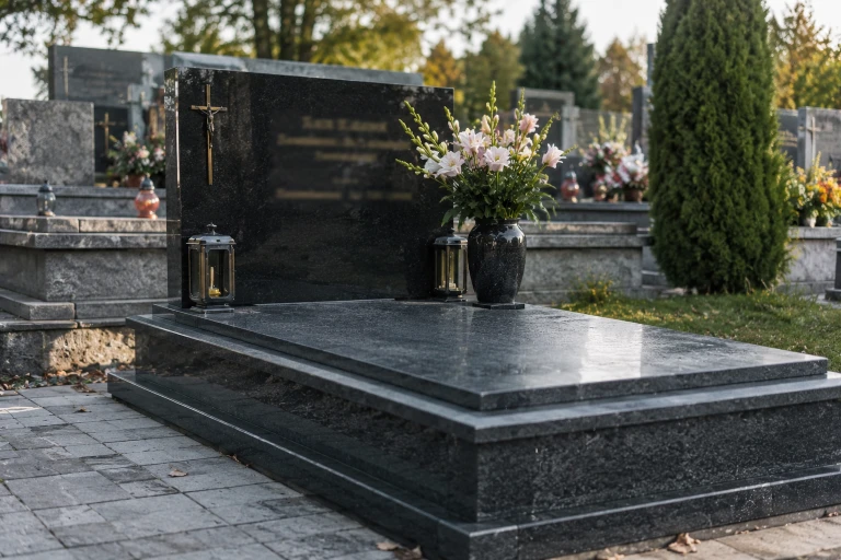 Pomníky a náhrobky - ukázka kamenické práce STONE TOP